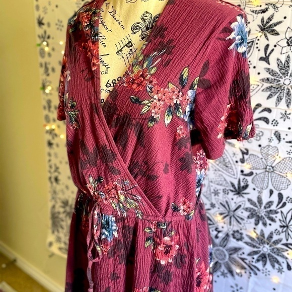 Crimson floral wrap tie short sleeve dress - Picture 4 of 6